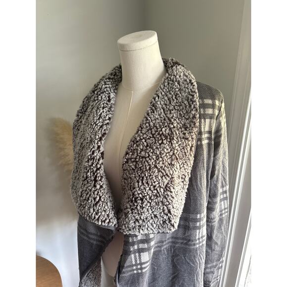NWT Thread & Supply Plaid Sherpa Cardigan Sweater Size XS Gray Windowpane - Picture 3 of 10